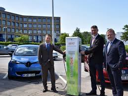 Rci bank and services in germany comprises around 380 employees and provides also a large variety of insurance products and services to end consumers, corporate businesses and distribution networks of the 5 brands. Rci Banque Deutschland Mit Elektroladesaulen Der Stadtwerke Neuss Presseportal