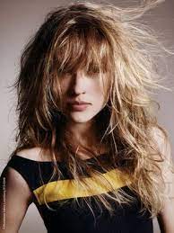 I would like layered hair? Frange Degradee Effilee Sur Cheveux Longs Ondules Par Jean Louis David Messy Hairstyles Messy Hair Look Hair Styles