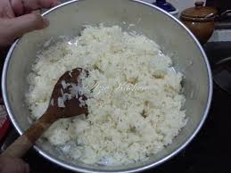 Namun, di zaman yang serba modern ini, jajanan pasar tradisional klepon adalah kue tradisional indonesia yang termasuk ke dalam kelompok jajanan pasar. Pulut Kukus Cantik Berkilat Azie Kitchen