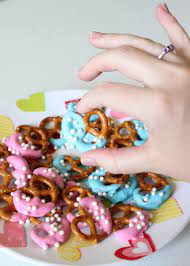 At your gender expose celebration use some excellent food and have some enjoyable keeping that extremely food. Pin Von Panagiota Fountalas Auf Gender Reveal Geschlecht Enthullen Dekoration Gender Reveal Party Geschlecht Enthullen Box