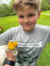 Anyone in need of their lawn mowed or weeds pulled? Even dumpster runs or  help fixing their car. Looking for any little side gigs to earn some extra  cash as my job