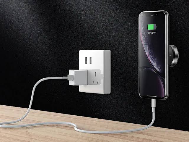 Celular Demorando para Carregar? Descubra se a Culpa é do Cabo, da Fonte ou da Bateria