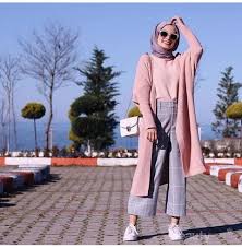 Yang mana kesemua dari jenis warna ini merupakan bagian dari warna daging ikan salmon yang sebenarnya juga bervariasi mulai dari warna putih hingga orange. Tips Mix And Match Baju Warna Salem Untuk Para Hijabers Kekinian Yang Bisa Kamu Contek