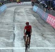 Gino mäder (bahrain victorious) a remporté la 6e étape du tour d'italie (worldtour) jeudi entre grotte di frasassi et san giacomo. Giro D Italia 2021 6 Etappe Grotte Di Frasassi Ascoli Piceno