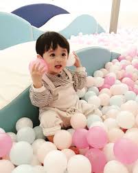 La Imagen Puede Contener 1 Persona Bayi Laki Laki Bayi Lucu Bayi