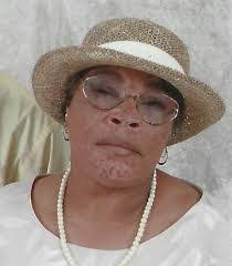 Lola Mae's Instagram, Twitter & Facebook