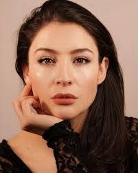 Heather Hallam's Instagram, Twitter & Facebook