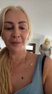 Mo mo is such a smoochie bird