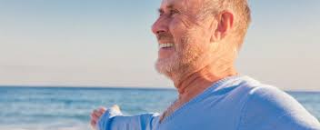 La crisi di mezza età non esiste". Una ricerca rivela che le persone di  mezza età sono più felici rispetto ai giovani (FOTO)