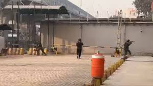 Gunmen attack pakistan paramilitary ...