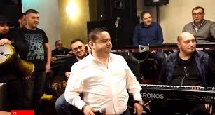 Имя — адриан копилул симионеску, англ. Cum A ReacÈ›ionat Adi Minune Cand A Primit 10 Lei Pentru O DedicaÈ›ie Manelistul A Aruncat Cu Banii Pe Jos Ai GreÈ™it Buzunarul BÄƒiatule