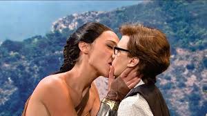 Gal Gadot & Kate Mckinnon Lesbian Kiss on Scandalplanet Com watch online or  download