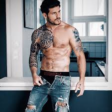 pin von chan zavier franbvldier auf tattoo tatoue jeans manner tattoos oberarm manner