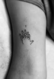 Kleine Tattoo Designs Mit Kraftvoller Bedeutung Bedeutung Designs Kleine Kraftvoller Tattoo Handgelenk Tattoos Fur Manner Kleines Tattoo Winzige Tattoos