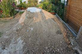 Abschüssiger garten garten am hang böschung bepflanzen terrasse blumen vorgärten pflegeleicht pflegeleichte gartengestaltung steingarten anlegen steinmauer garten rose. Erdwall Erweitern Und Befestigen Nur Wie Gartenplanung Gartengestaltung Green24 Pflanzen Garten Forum