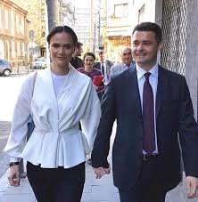 Acest site este creat si administrat de digital antena group. Halucinant Fostul Primar Al Sectorului 5 Daniel Florea A Cheltuit In Doar 3 Zile 150 000 De Euro La Cannes Unde A Participat La Un Eveniment Anulat Newsmaker