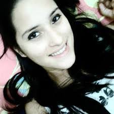 Caroline Robles's Instagram, Twitter & Facebook