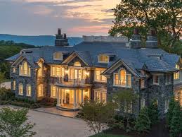6 Carriage Trl Tarrytown Ny 10591 Mls 4854717 Zillow Stone Mansion Mansions House Exterior