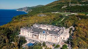 they built a palace for their boss with this money, navalny says, according to the report. Bnwdavkgijhdzm