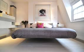 Inoltre è l'ambiente più intimo, in cui è essenziale sentirsi a proprio agio. 40 Modelli Di Letti Sospesi Moderni Delle Migliori Marche Mondodesign It Letti Di Design Interni Camera Da Letto Camera Contemporanea