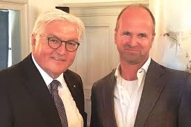 Steinmeier nahm eine politische auszeit und machte nach der operation gemeinsam mit seiner frau eine reha. Bundesprasident Frank Walter Steinmeier Wurdigt Ehrenamtliche Tatigkeit Im Bad Homburger Schloss E F C Kronberg 1910 E V