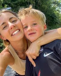 Meg Carroll's Instagram, Twitter & Facebook