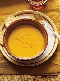 Creme De Carottes Jaunes Et Poireaux Au Safran Ricardo Recipe Food Recipes Soup Recipes