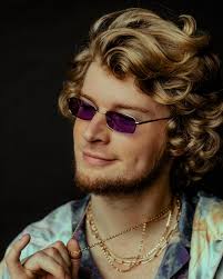 pov: just got done making sweet love and he says “aye imma fw u but its  still 20 a gram”