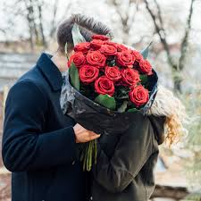 Ideales material für diy, hochzeitseinladungen, grußkarten, zitate, blogs, plakate und vieles mehr. Geschenktipp Rote Rosen Zum Valentinstag Rosen Zum Valentinstag Blumen Online Rote Rosen