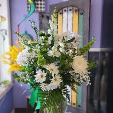 This st patrick's day candy bouquet makes a great table centerpiece or an adorable st. Blue Violet Flowers And Gifts St Patrick S Day Is Almost Here Don T You Just Love The Combination Of White And Green Shoplocal Green White Stpatricksday Flowers Bouquet Vase Facebook