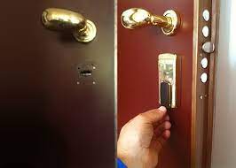 Prezzo sostituzione serratura porta blindata. Riparazione Porte Blindate Milano 3312529974 Pronto Intervento