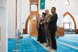 Menhan RI Sjafrie Sjamsoeddin sjafrie.sjamsoeddin melaksanakan kunjungan ke Masjid  Soeharto atau Masjid Istiklal Sarajevo, di sela rangkaian kunjungan kerja  di Bosnia dan Herzegovina, pada Minggu (11/1). Kunjungan ini merupakan  bagian dari agenda