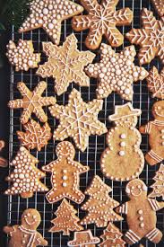 Black Pepper And Maple Syrup Gingerbread La Peche Fraiche Gingerbread Cookies Decorated Gingerbread Winter Holiday Recipes
