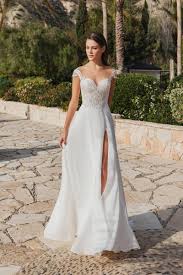 Auf dem pfad zum glück finden sie bei adornia brautmode in siegburg das brautkleid ihrer träume. Brautkleid Sanzia Monica Loretti Novia Braut Und Abendmode