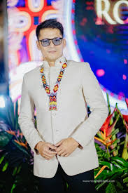 Si robin padilla o robinhood fernando cariño padilla (isinilang noong nobyembre 23, 1969) ay isang artista sa pilipinas. Robin Padilla S Birthday La Belle Fete