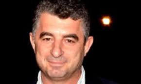 Ανθρωποκυνηγητό έχουν εξαπολύσει οι άνδρες της ελληνικής αστυνομίας προκειμένου να εντοπίσουν τους δράστες της άγριας δολοφονίας του δημοσιογράφου, γιώργου καραϊβάζ. S8mw Se0bfvidm