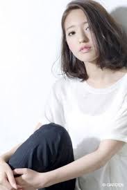 黒髪は日本人ならではの特権で セクシーな魅力を引き出してくれます ヘアカラーも人気ですが 黒髪人気もまだまだ衰えません 大人っぽい黒髪美人を目指しましょう o ボブパーマ ヘアスタイル 髪型