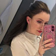 Chewing hair in a 3-year-old child