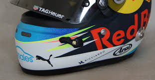 Ricciardo joined renault in 2019, partnering with nico hulkenberg. Formel 1 Pilot Daniel Ricciardo Stiftet Signierten Minihelm