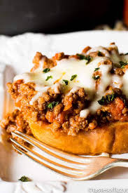 To finish, top each piece of toast with ¼ oz of cheddar cheese. Italian Sloppy Joe Sandwiches On Garlic Toast 20 Minute Dinner Idea
