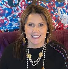 Stephanie Nowell's Instagram, Twitter & Facebook