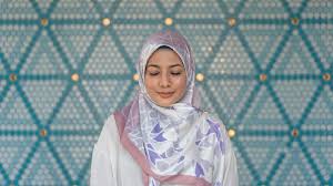 Wanita haid masih bisa melakukan amalan ibadah, selain amalan yang dilarang dalam syariat, diantaranya; 9 Amalan Sunnah Di Hari Jumat Dan Penjelasannya