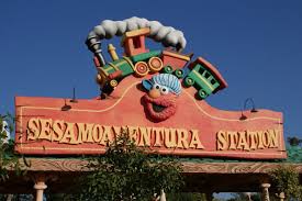 Photo Tr Halloween At Port Aventura Amusement Park Sign Park Signage Theme Park