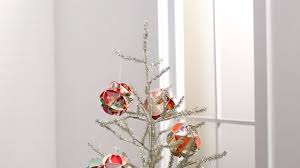 Here are the best diy christmas cards ideas which you can make in a jiffy. Make A Recycled Christmas Card Ornament Better Homes Gardens