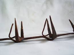 Formidable Vintage Iron Dog Collar For The Mighty Sivas Kangal Anatolian Shepherd Dog Sharp Interconnected Spikes B Vintage Iron Forging Metal Hanging Plates