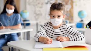 Masque réutilisable 3 épaisseurs avec pochette pour mettre un filtre. Le Retour Des Eleves A L Ecole Sans Masque Est Une Bonne Idee Selon Des Experts Coronavirus Radio Canada Ca