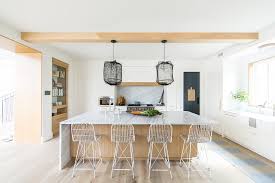 transitional beach house kitchen