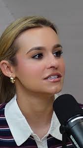 Julie Jacobs's Instagram, Twitter & Facebook