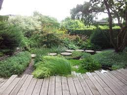 verspringende vlonder tuin natuurlijke tuin achtertuin