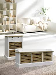 Eine Bank Im Eingangsbereich Bietet Eine Schone Moglichkeit Um Stauraum Und Gleichzeitig Eine Attraktive Sitzgelegenh Haus Deko Sitzgelegenheiten Sitzbank Holz